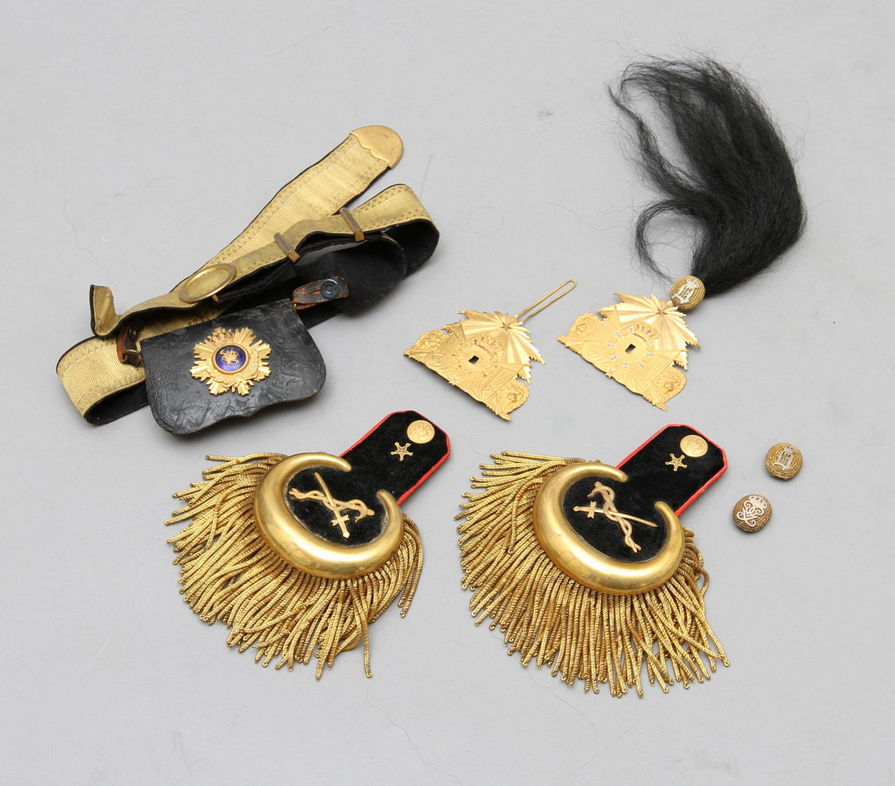 PARTI MILITARIA, 5 delar, 1800/1900-tal.