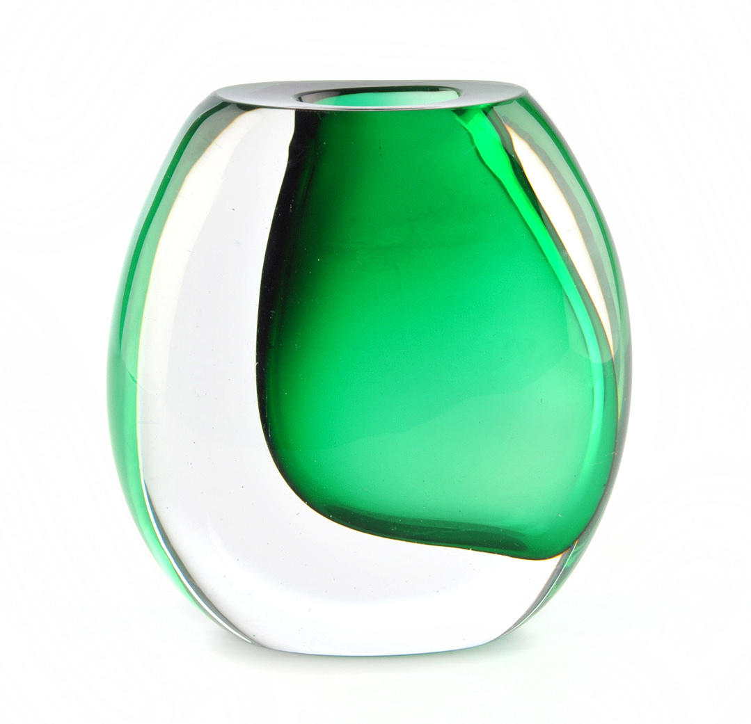 KOSTA BODA. Signerad vas, ”Sommerso Technik” i kristallint och grönt.