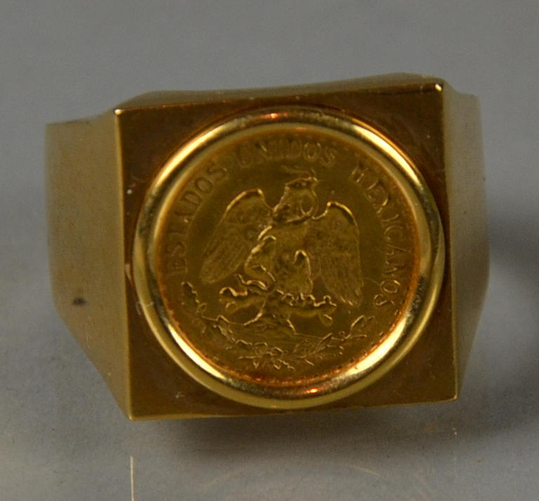 GULDRING MED DOS PESOS MYNT 1945.