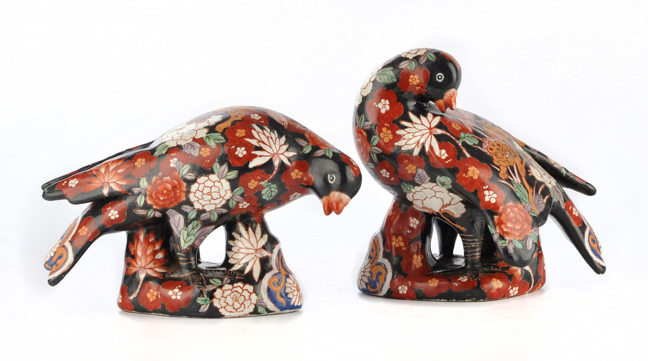 VOGELPAAR, JAPAN. Emaljmålning/Imari-dekor.