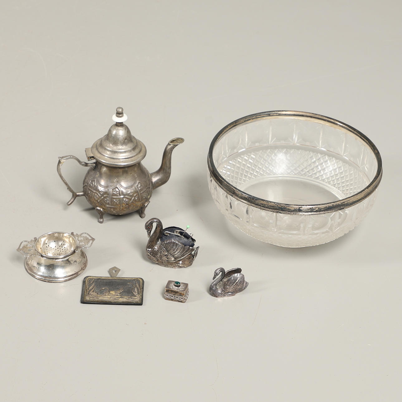 SILVER & SILVER PLATED ITEMS INCLUDING SWAN PIN CUSHION.