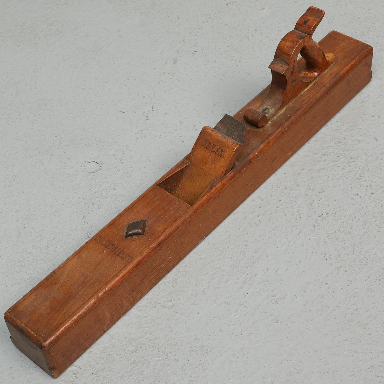 TRÄHYVEL, "Rubank", trä, signerad.