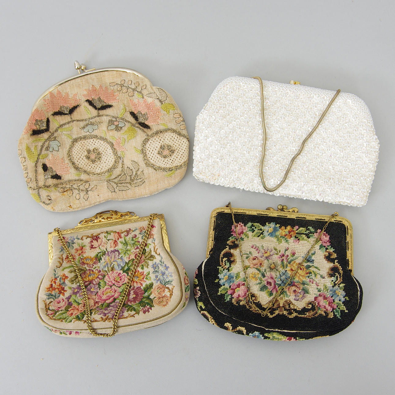 AFTONVÄSKOR, 4 stycken, brodyr, paljetter mm.