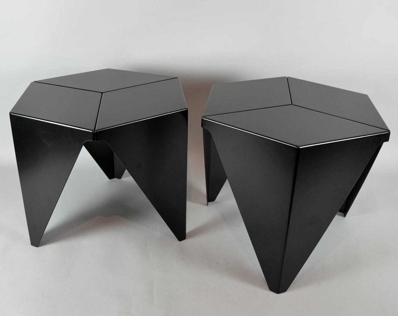 ISAMU NOGUSHI. TVÅ PRISMATISKA TABELLER FÖR VITRA.