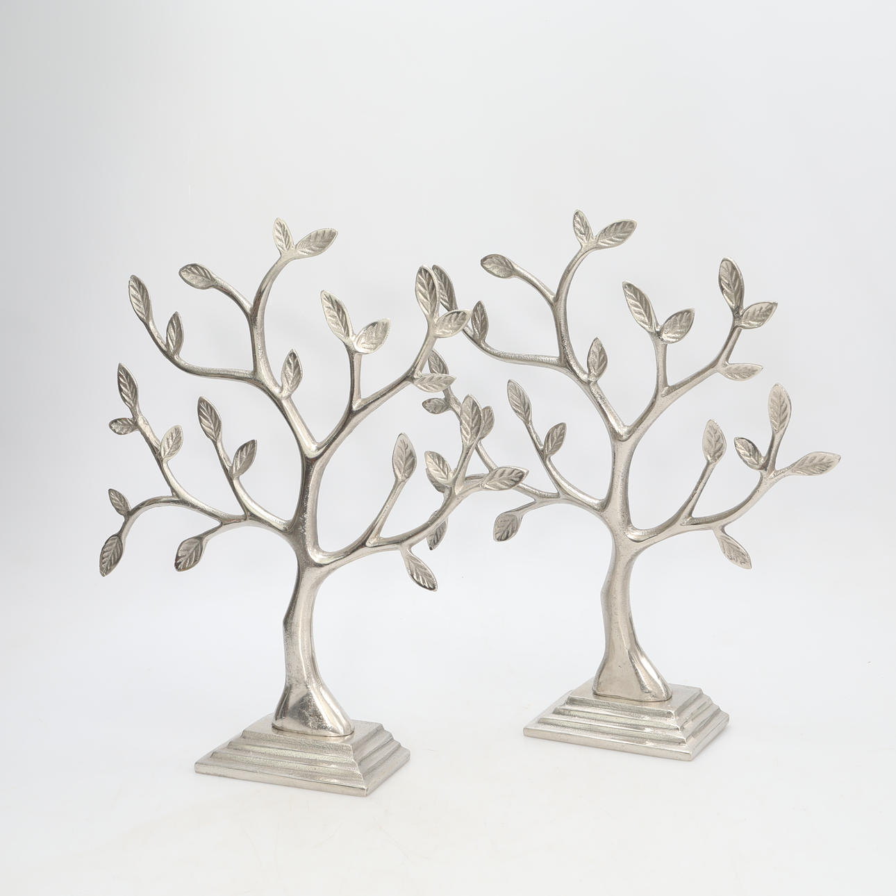 SMYCKESTRÄD, ett par, metall.