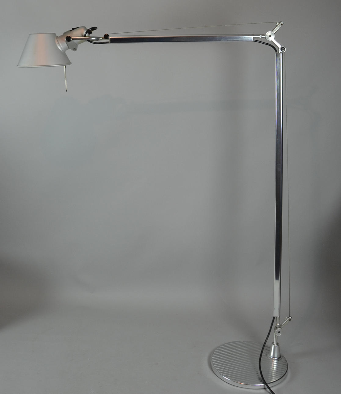 MICHELE DE LUCCHI U. GIANCARLO FASSINA. ARTEMIDE LETTURA GOLVLAMPA.