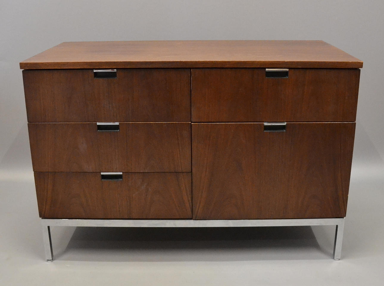 FLORENCE KNOLL. SKÄNK FÖR KNOLL INTERNATIONAL.