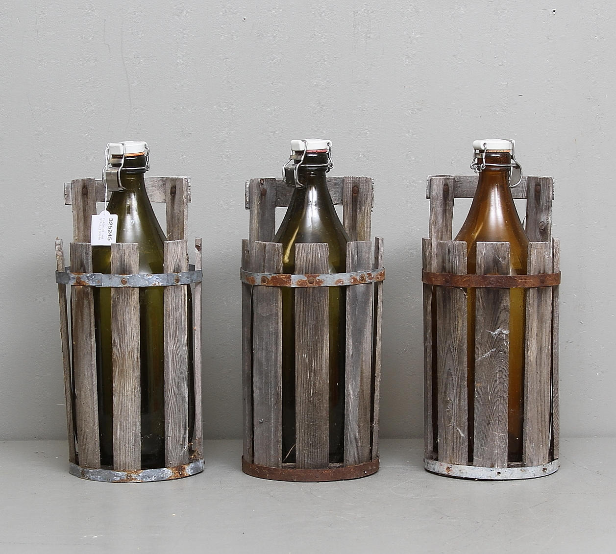 FLASKOR med STÄLL, 1900-tal.