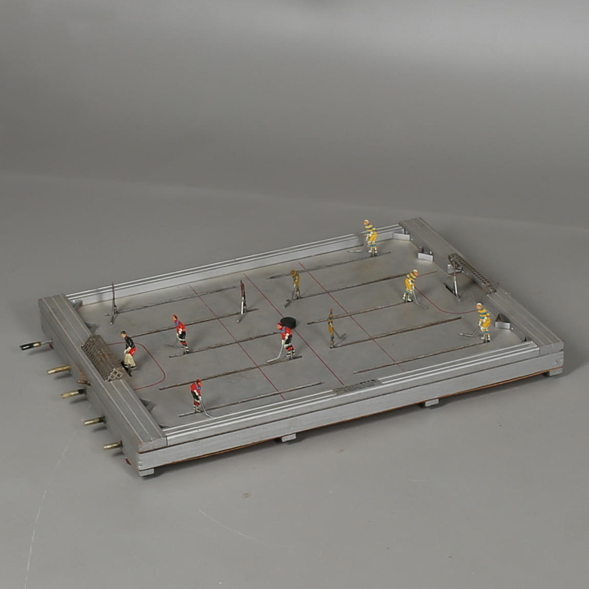 ISHOCKEYSPEL i trä, Puck, A.B Aristospel, Stockhom.