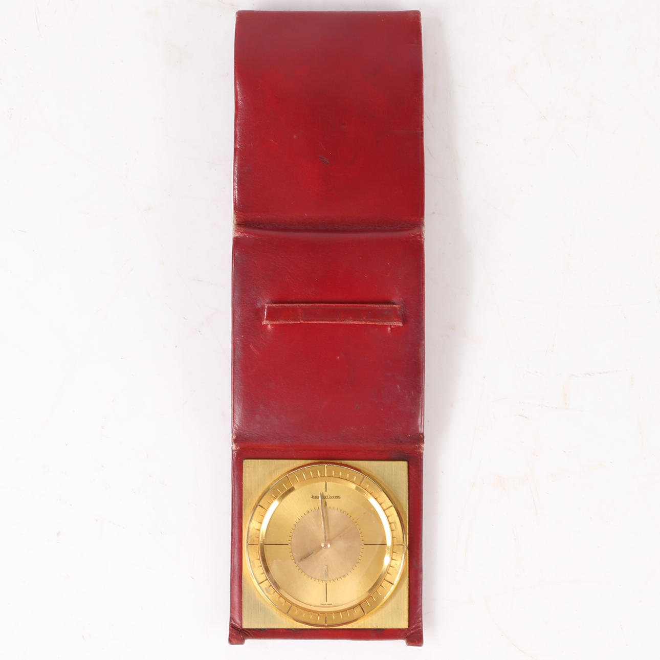 EIN MECHANISCHER WECKER ODER EINE BOUDOIR-UHR VON JAEGER-LECOULTRE.