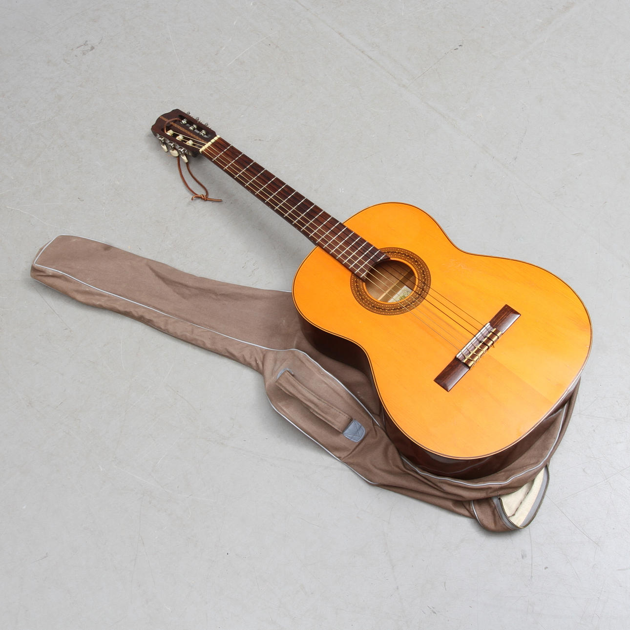 GITARR, Suzuki No 701, Japan.