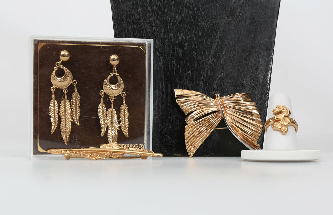 SMYCKEN, brons, förgyllda, 4 stycken, Perring Oy, Finland.
