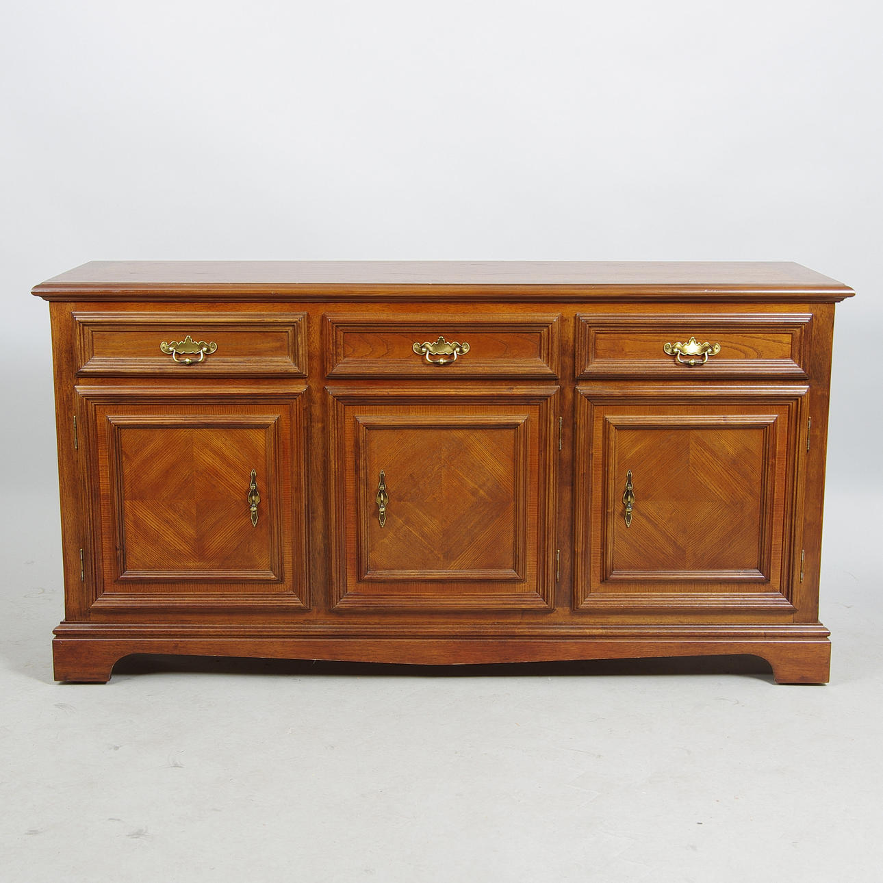 SIDEBOARD, ek, sent 1900-tal.