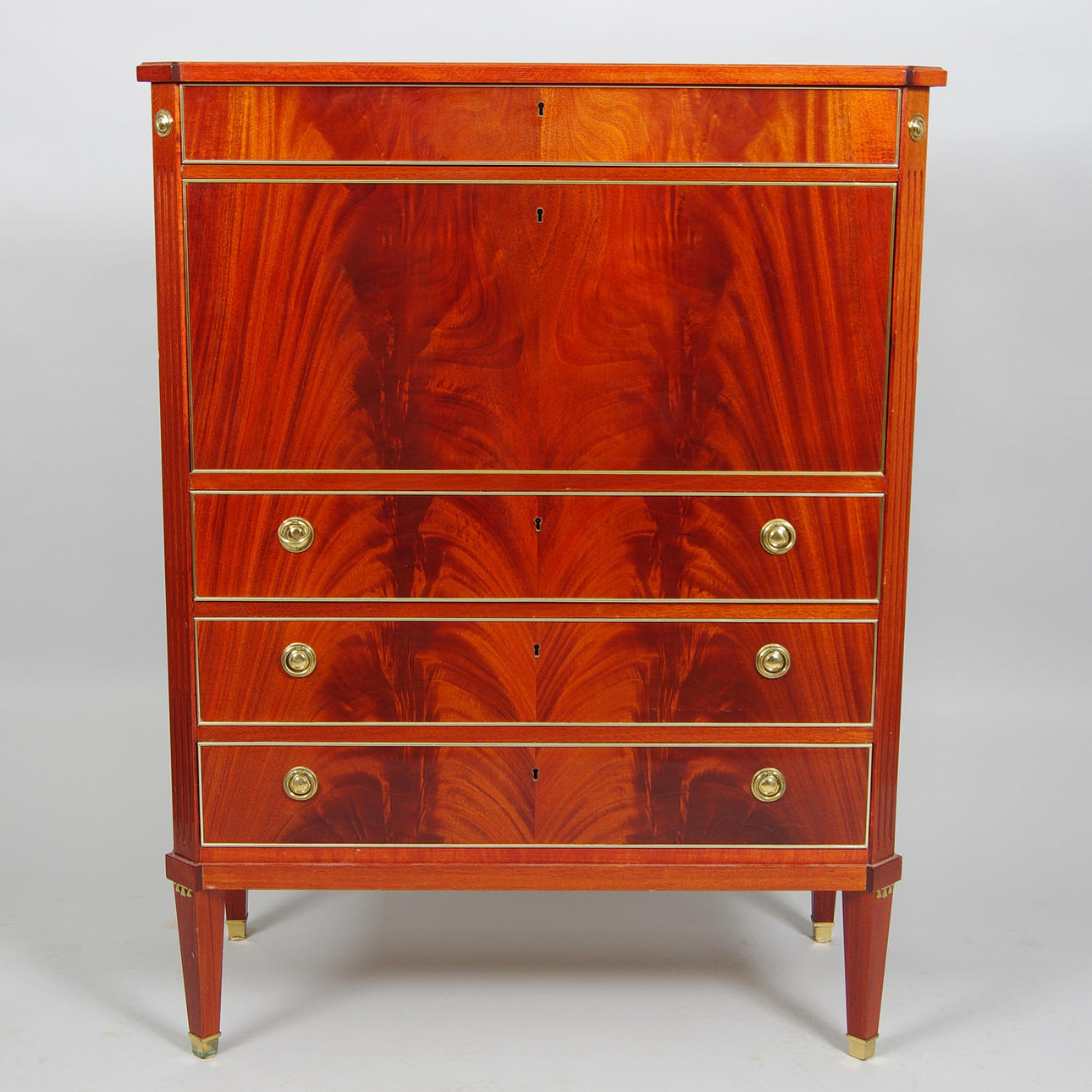 CHIFFONJÉ, mahogny med bronser, gustaviansk stil, 1900-talets mitt.