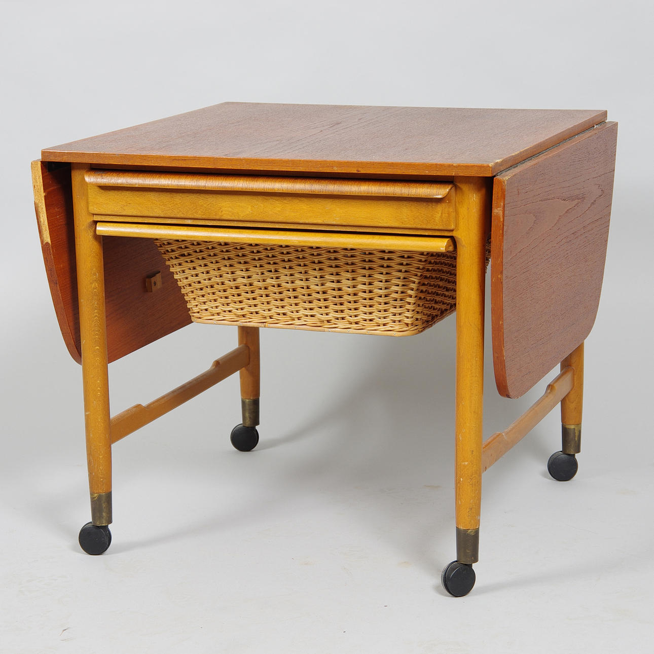 SYBORD MED KLAFFAR, teak/bok, 1900-talets mitt.