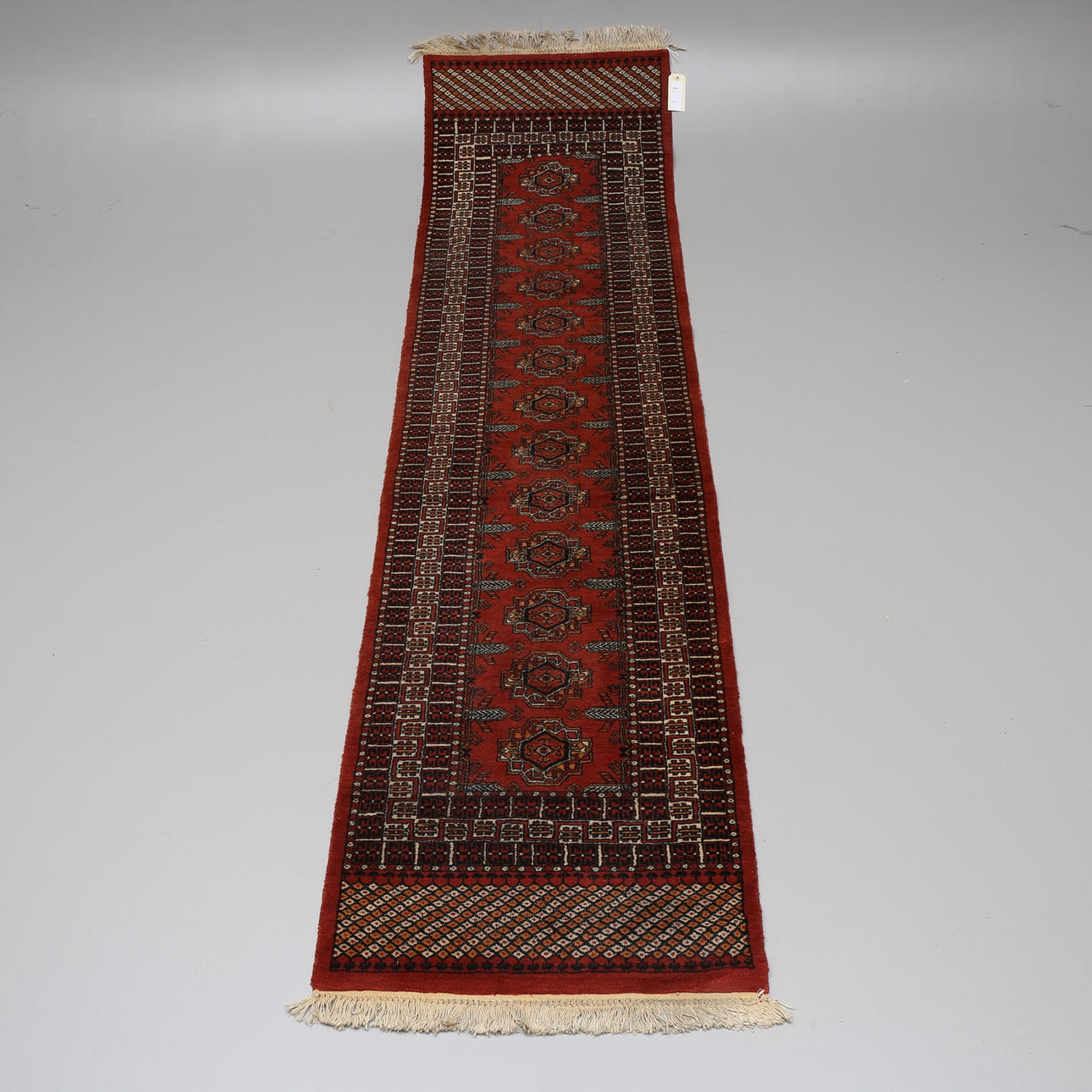 MATTA. galleri, orientalisk, 292 x 77 cm.