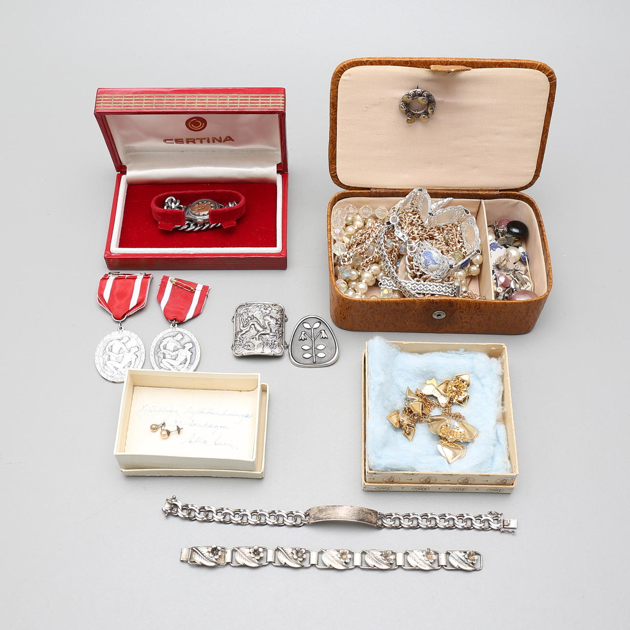 SMYCKEN samt BIJOUTERIER.