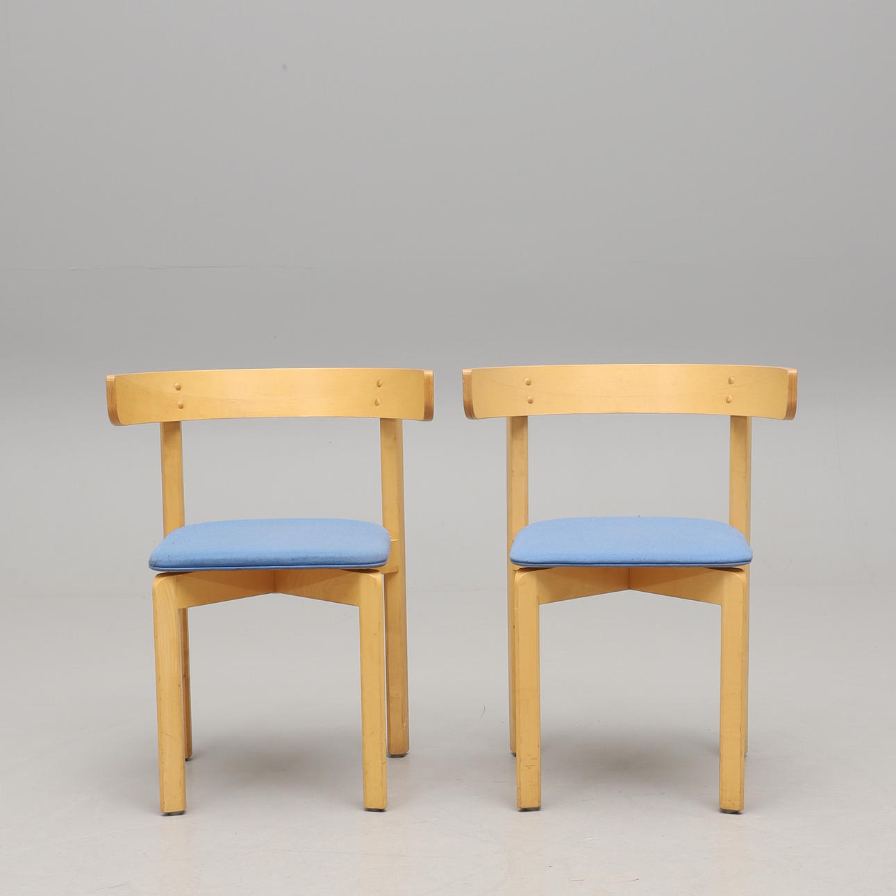 JÖRGEN GAMMELGAARD. A set of 5 Chiang chairs. Furniture