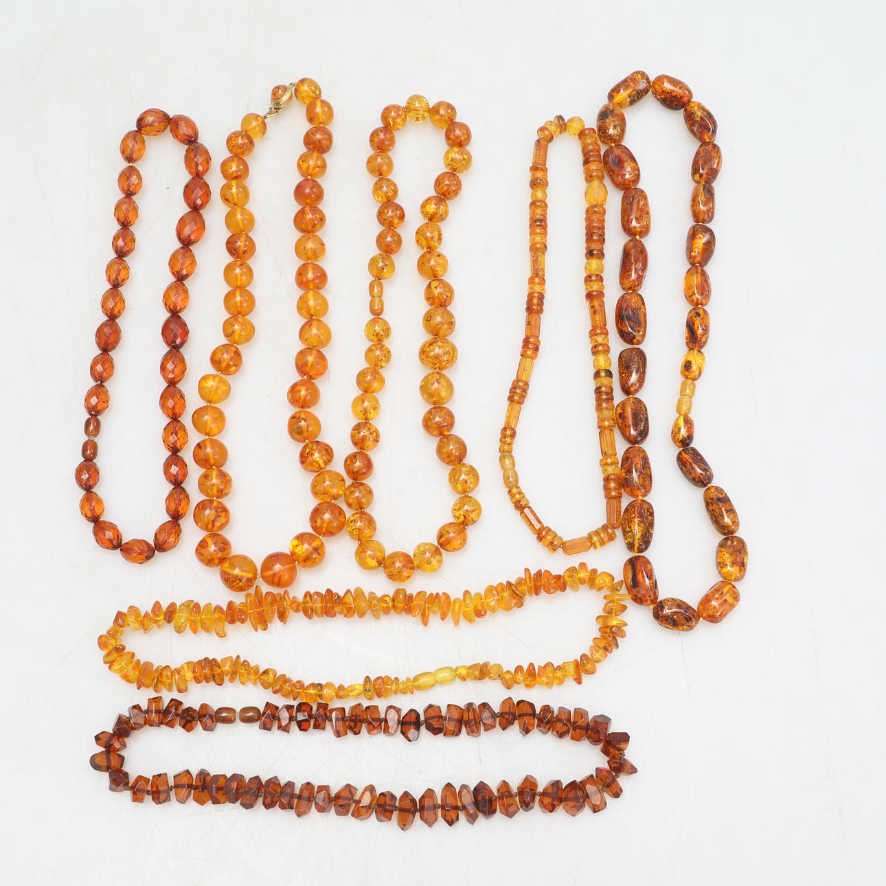 BERNSTEINKETTEN, sieben Stück.