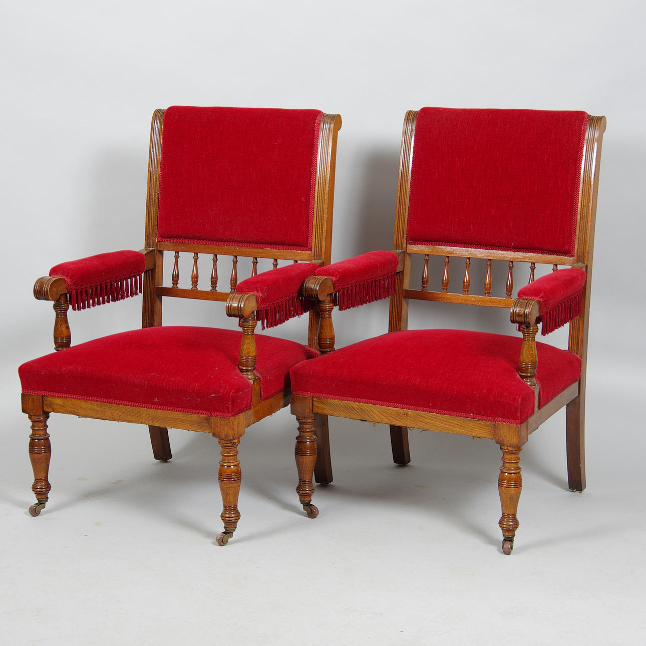 FÅTÖLJER, 1 par, mahogny med röd plyschklädsel.