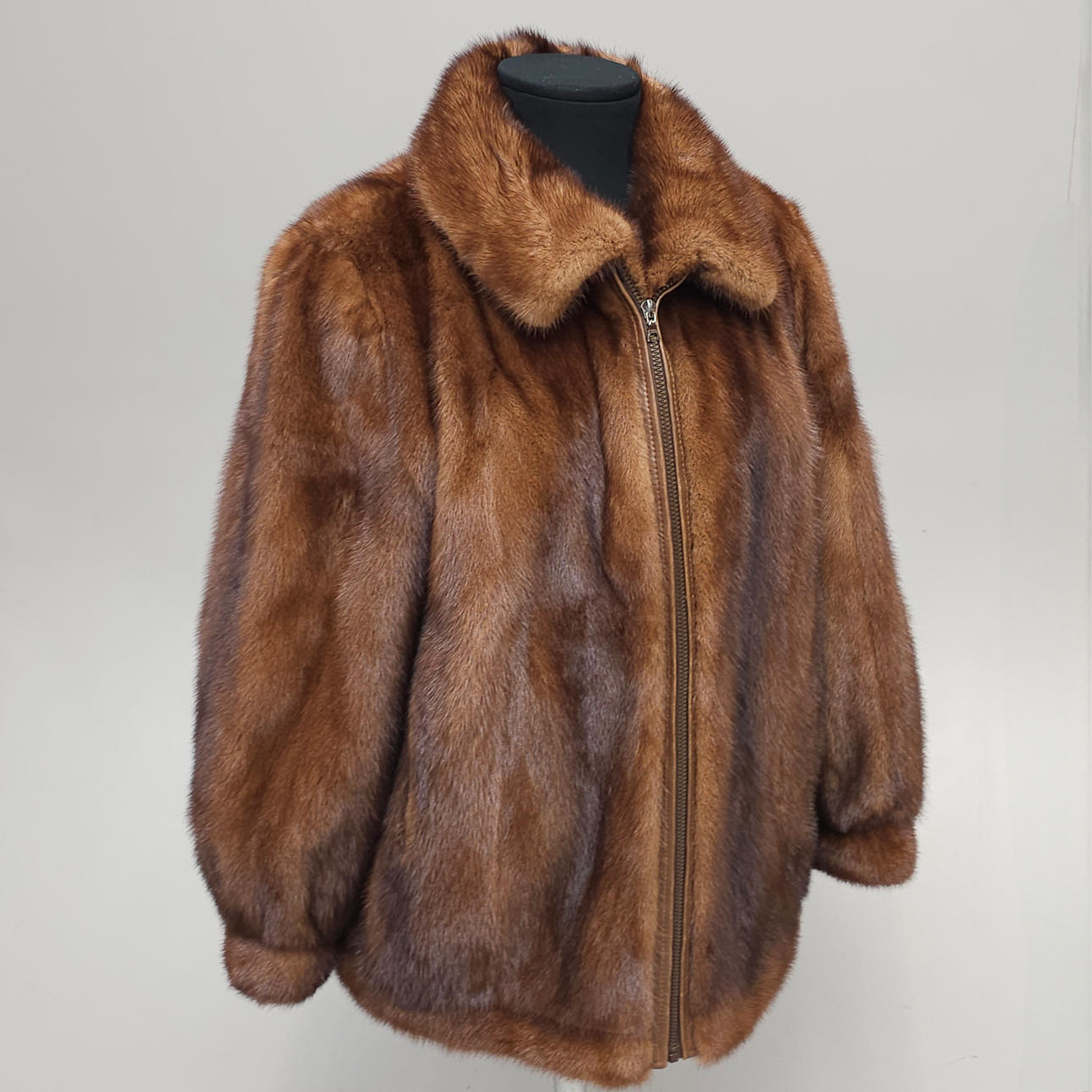 KORT MINKJAKKE, RAMÓN RAVENTÓS LÆDER.