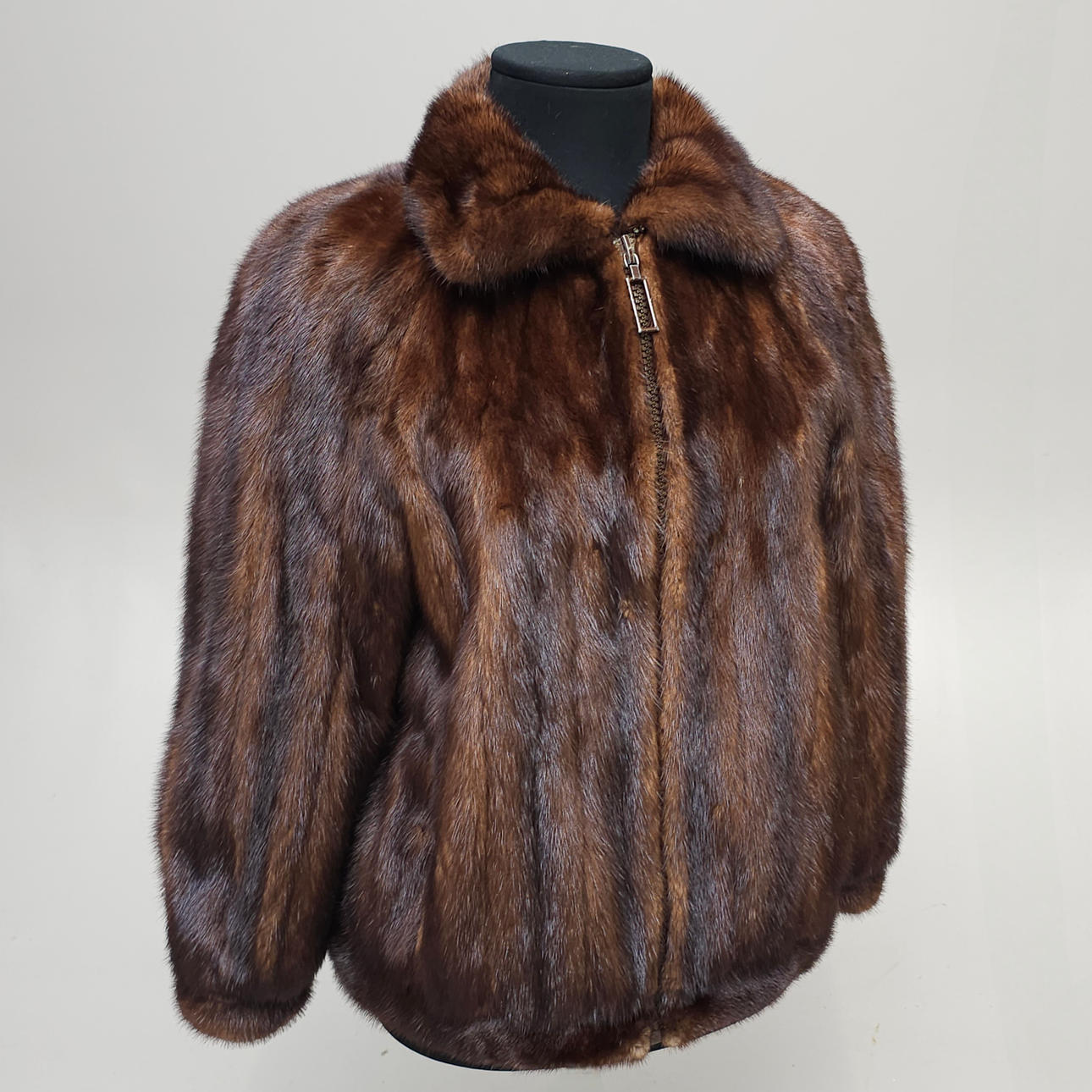 MINKJACKA MED DRAGKEDJA.