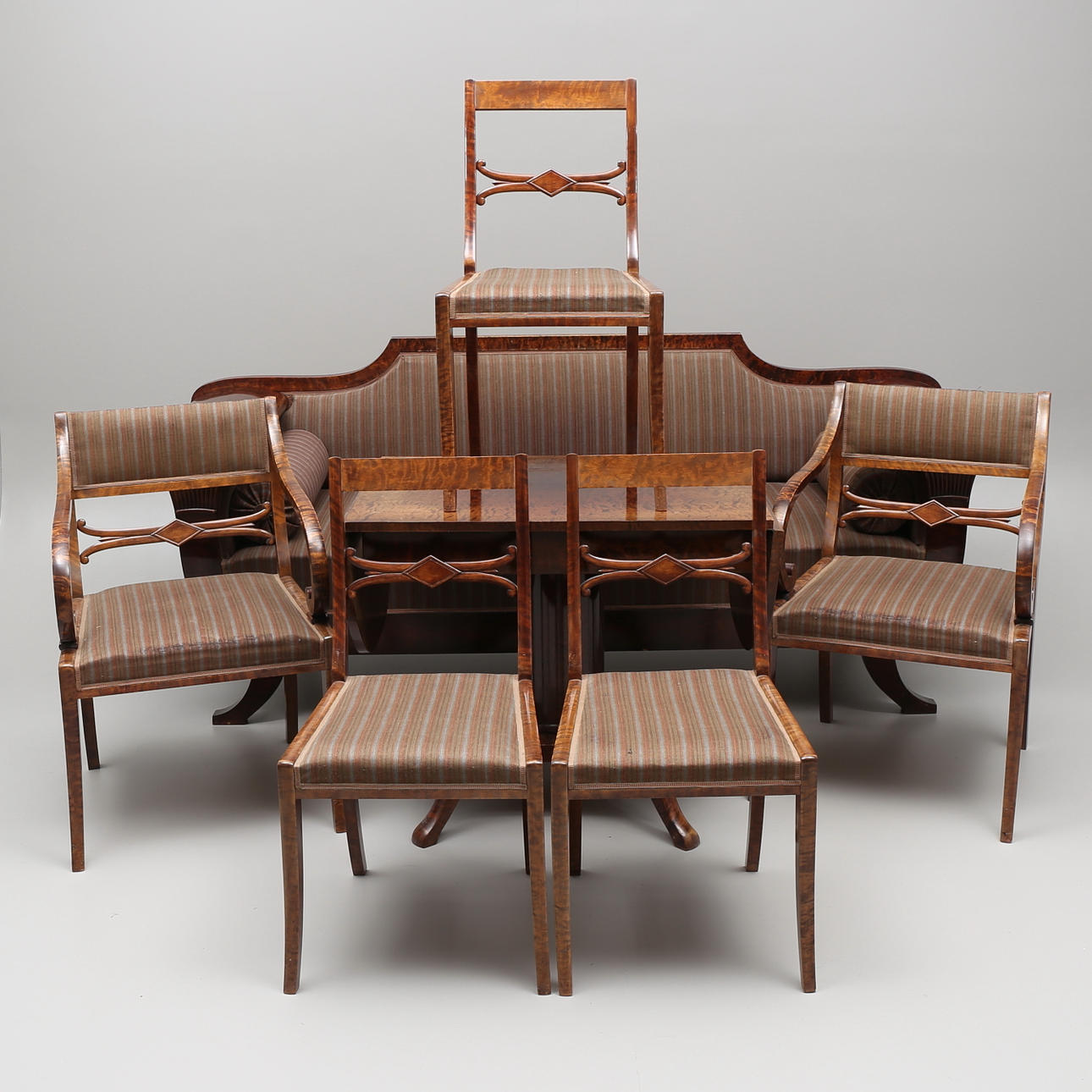 SALONGSGRUPP, 7 delar, Karl Johan-stil, 1900-talets första hälft.