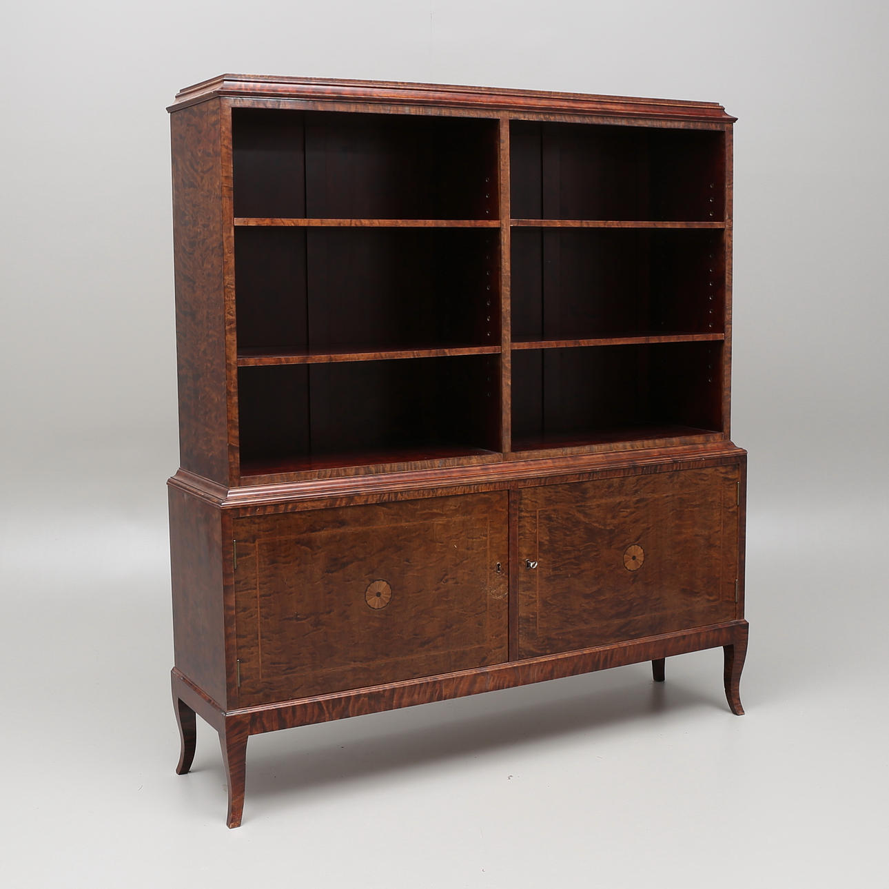 BOKHYLLA med skåp, björk, 1900-talets första hälft.