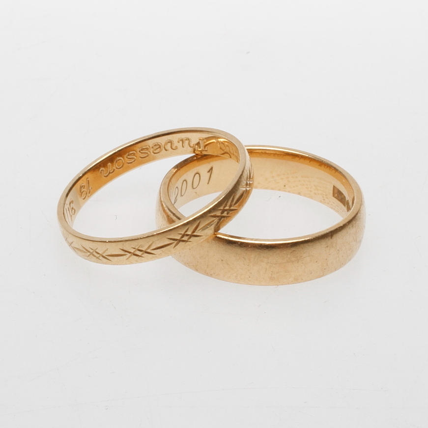 RINGAR, 2 st, 18k guld, vikt ca 8,8 gr.