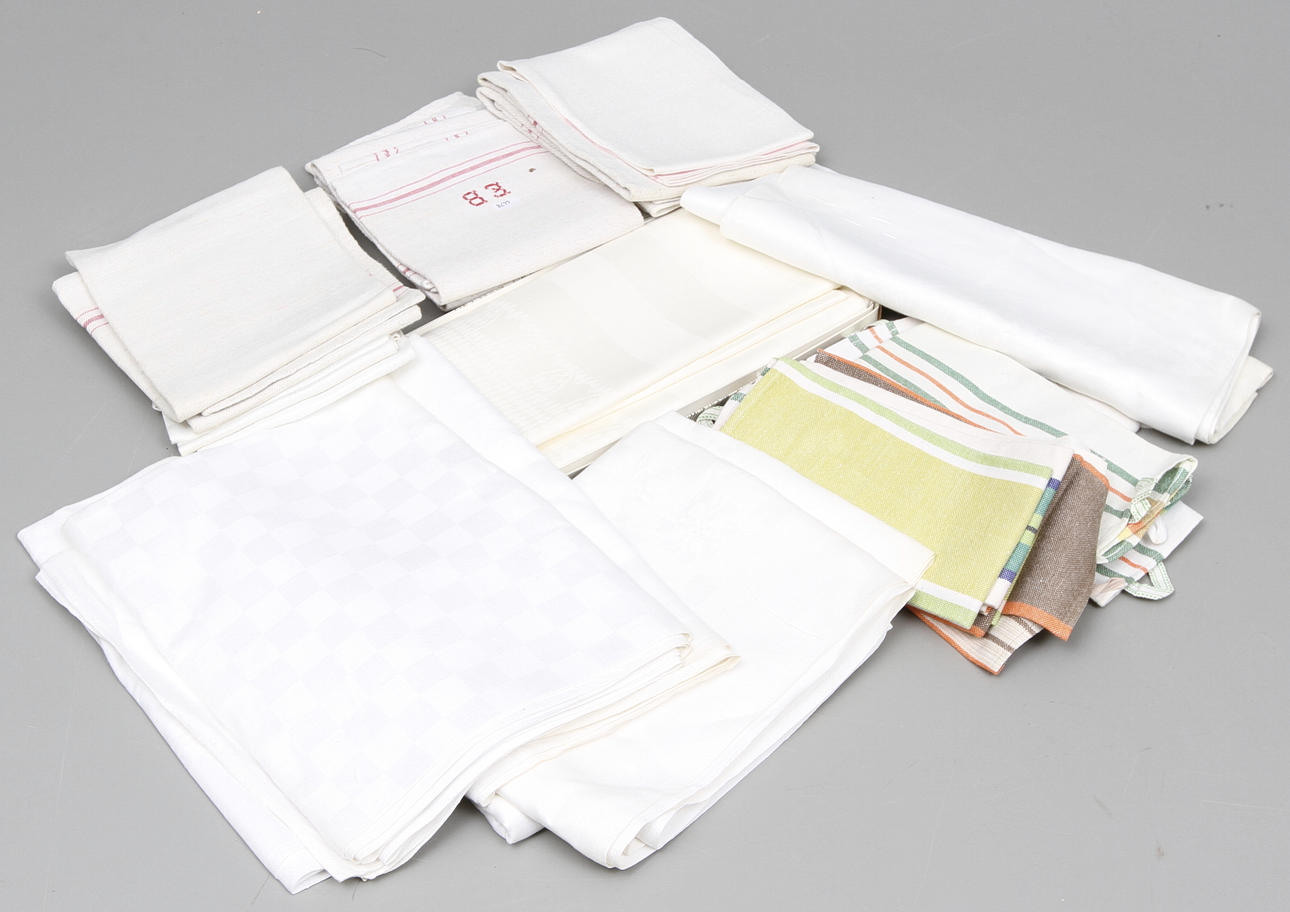 DUKAR och HANDDUKAR, bl.a. linne.