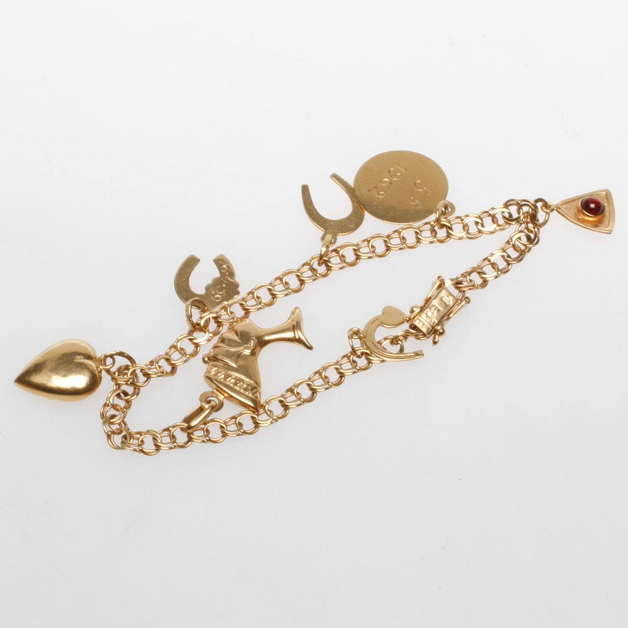 ARMBAND BISMARCK MED BERLOCKER, 18k guld, vikt ca 9,6 gr.