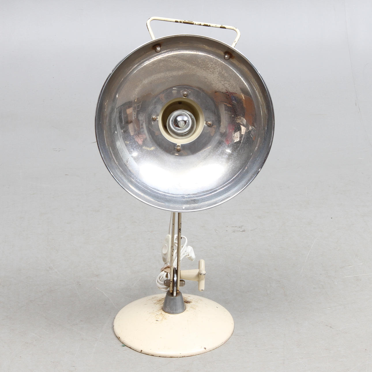 BORDSLAMPA, "Infrede", 1900-talets första hälft.