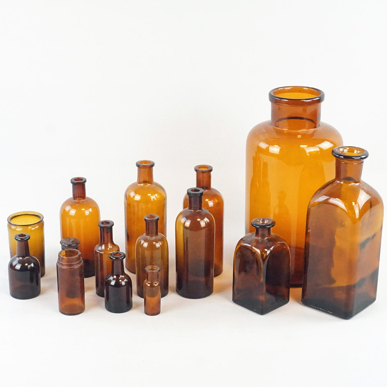PARTI FLASKOR, 15 delar, brunt glas.