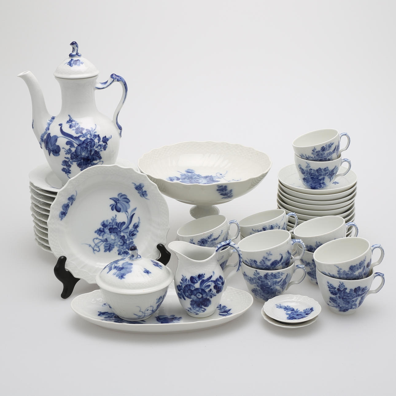KAFFESERVIS, 43 delar, "Blå Blomst", Royal Copenhagen, Danmark.