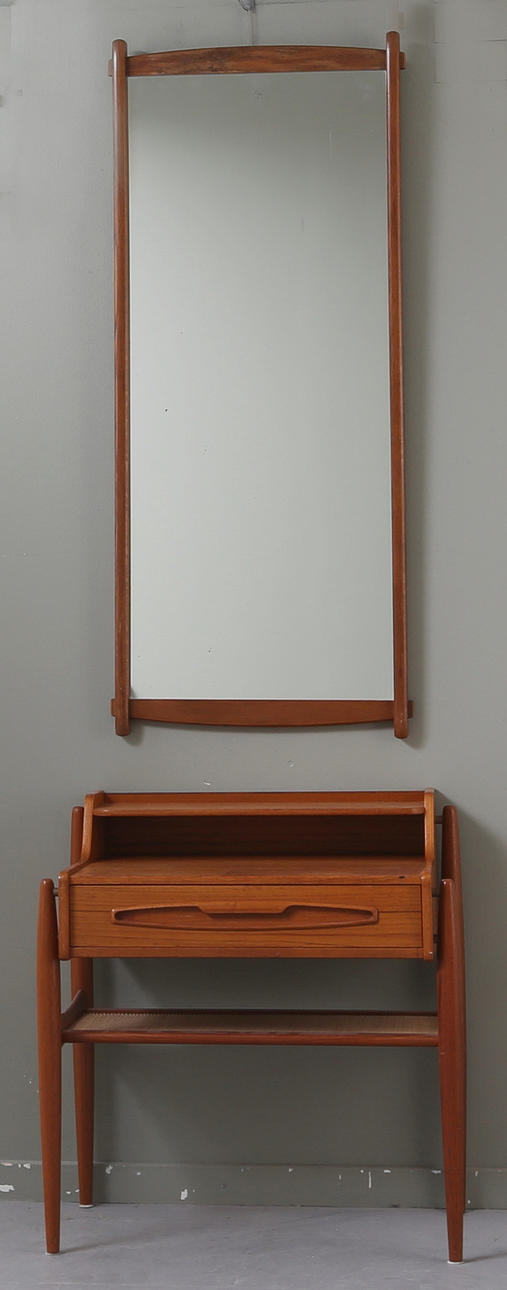 SPEGEL samt HALLBYRÅ, 2 delar, teak, 1950/60-tal.