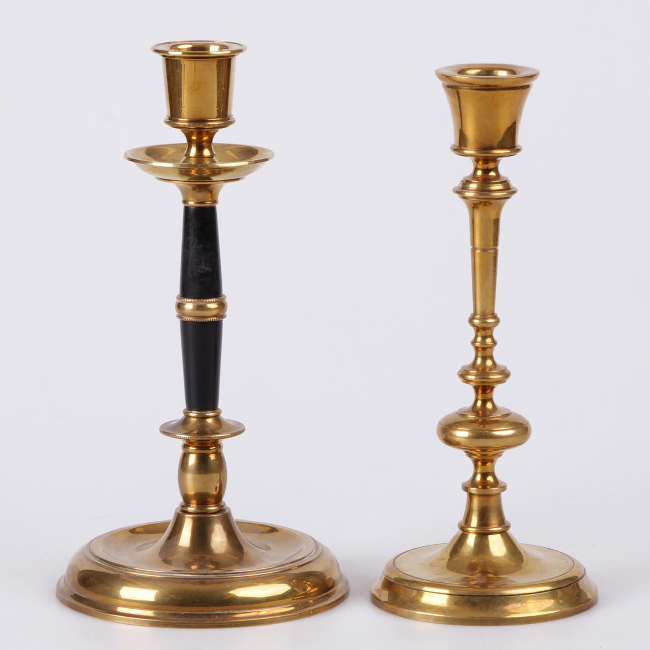 LJUSSTAKAR, 2 st. Mässing, No 4 samt 80, Skultuna, 1900-tal.