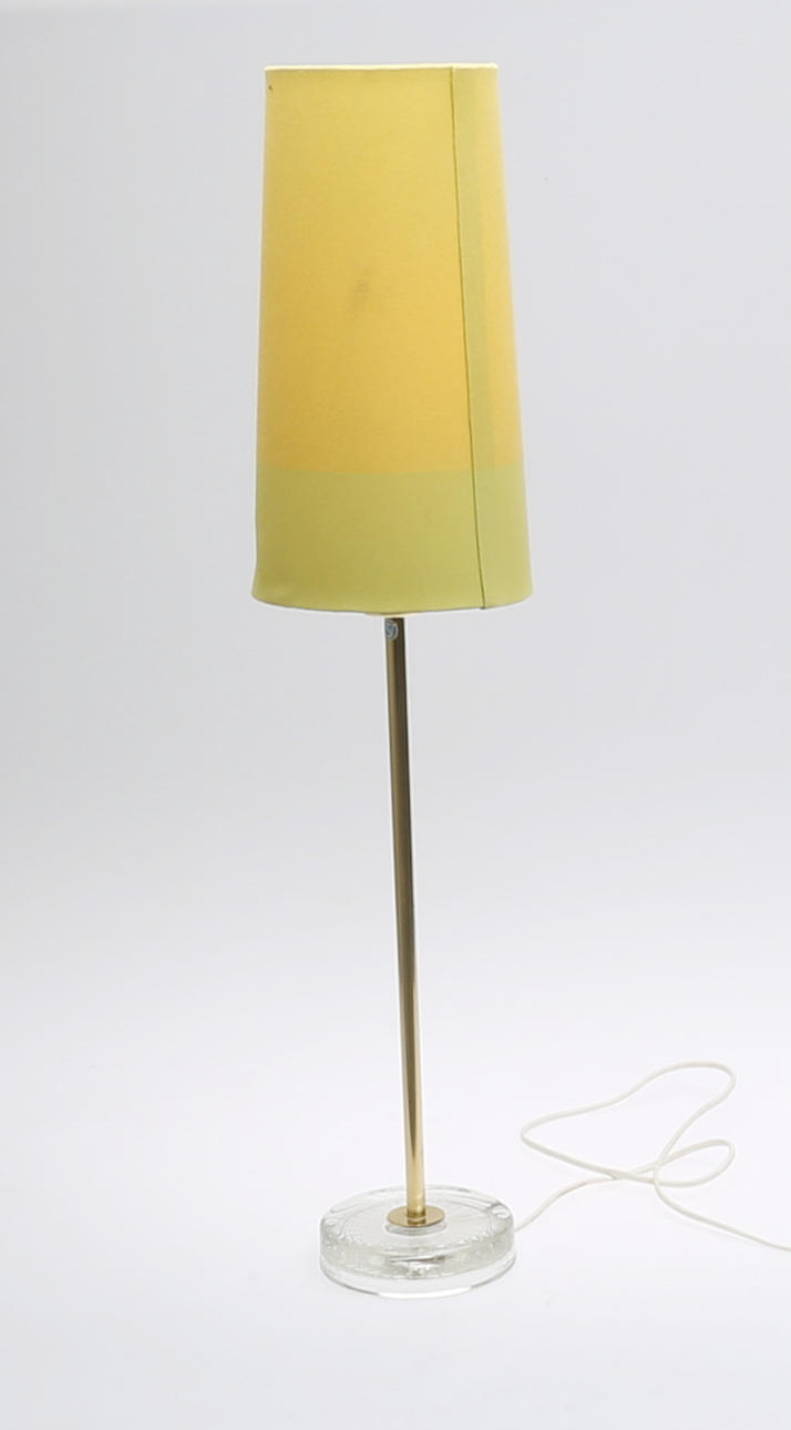 BORDSLAMPA, glas och mässing, 1950/60-tal.
