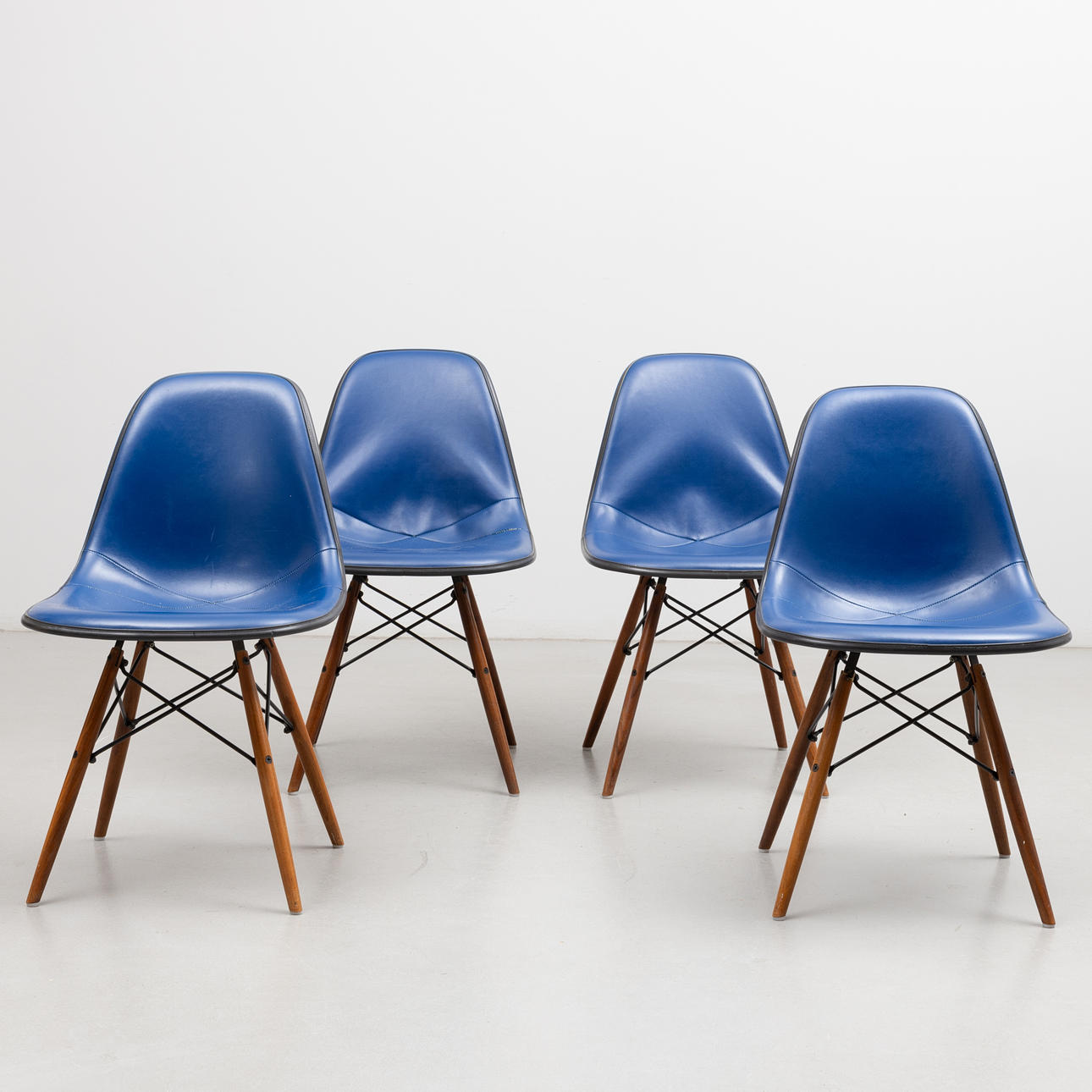 CHARLES & RAY EAMES STOLE, 4 stk. DSW.