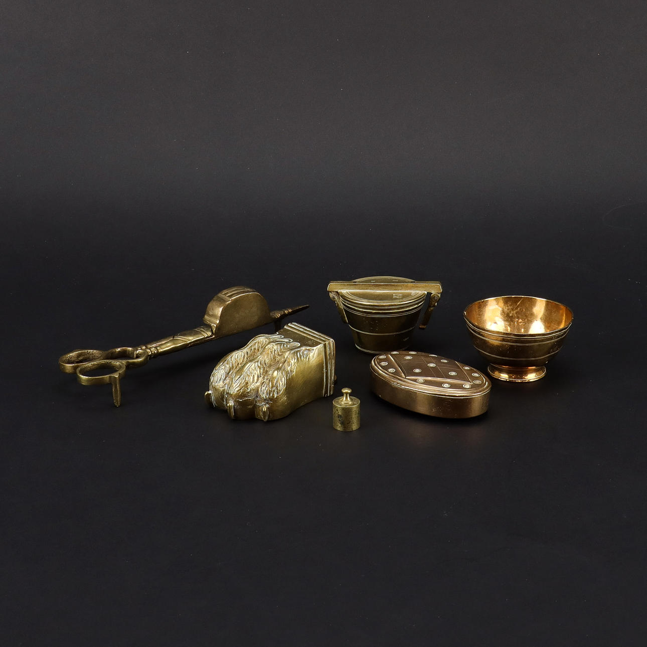 TUMLARE, DOSOR med mera i mässing.