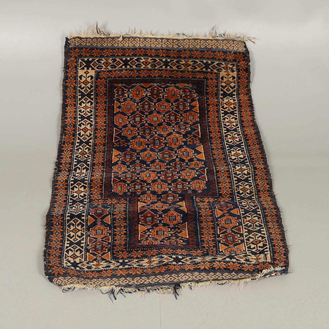 Ein Belutsch-Gebetsteppich.