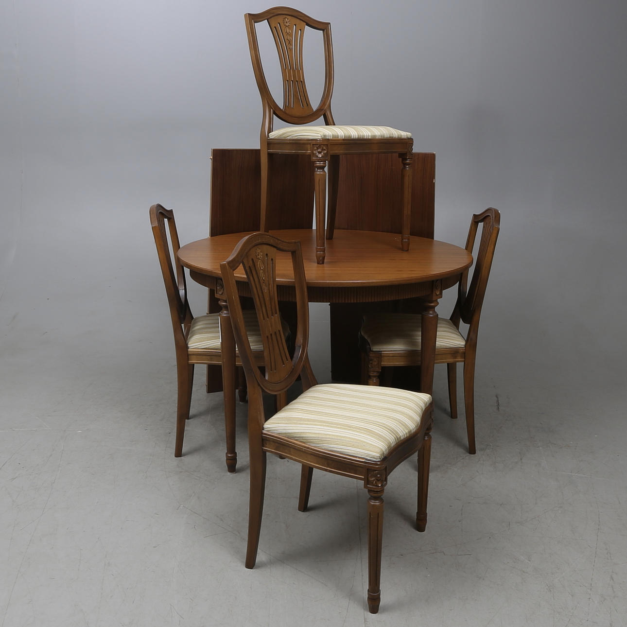 MATGRUPP, 5 delar, engelsk stil, 1900-tal.