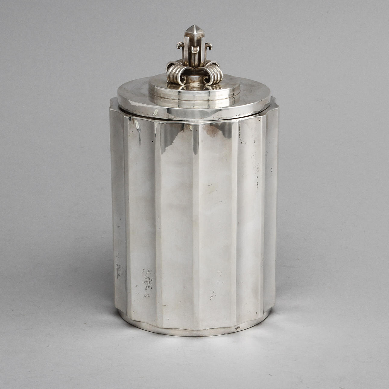CIGARRBURK, sterlingsilver. Borgila, Stockholm1941. Vikt ca 1350 gram.