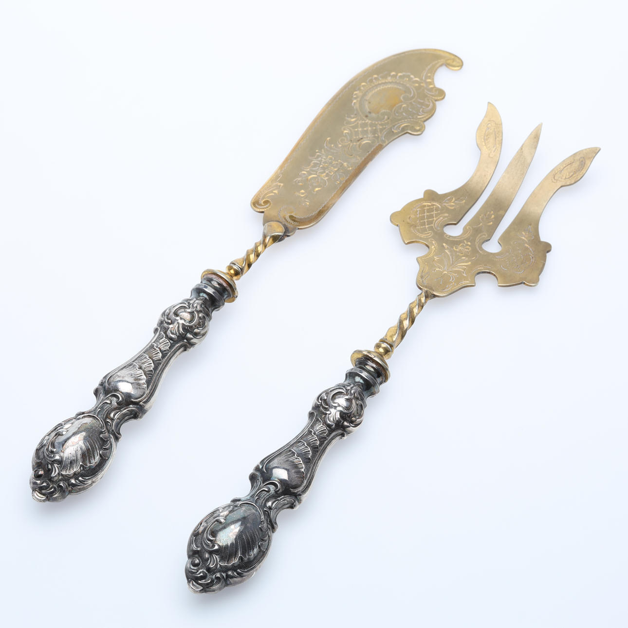SERVING CUTLERY, 2 pieces, metal with silver handle.