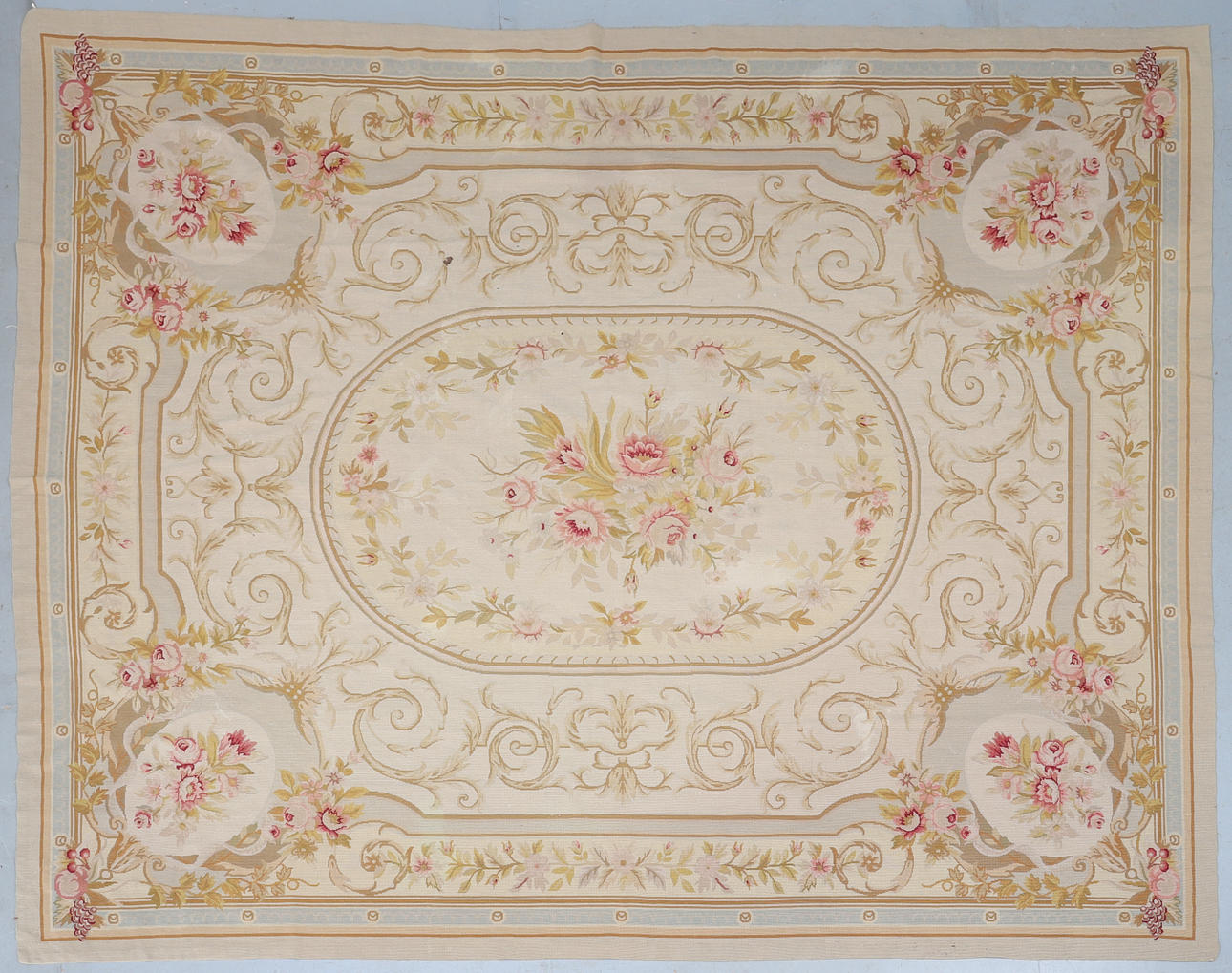AN AUBUSSON FLAT-WEAVE CARPET, 20TH CENTURY.
