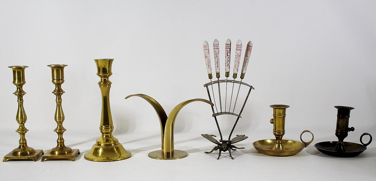 PARTI MÄSSING 7 delar, bl.a ljusstake "liljan" Ysta metall.