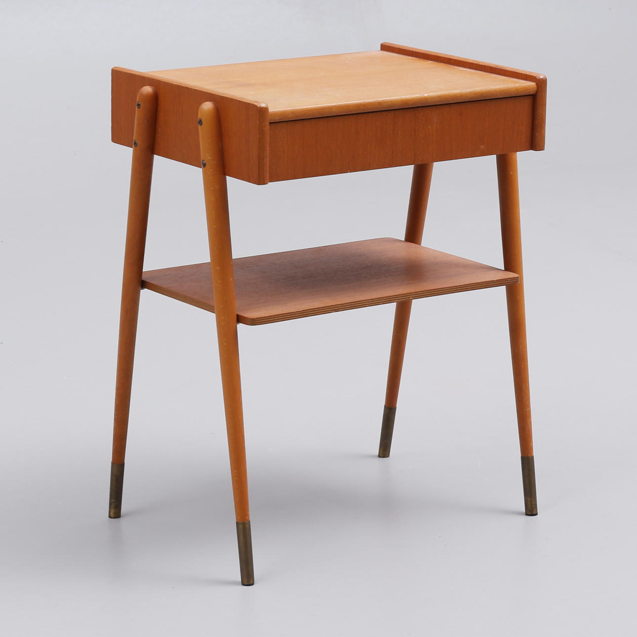 SÄNGBORD, teak, omkring 1900-talets mitt.