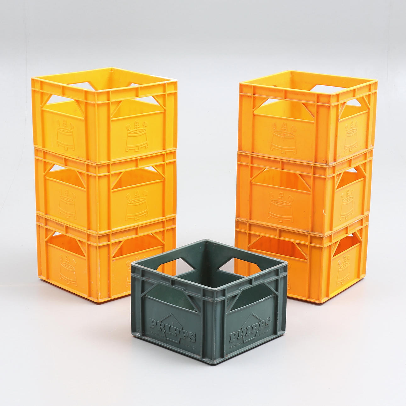 DRICKABACKAR, 7 st, plast, sent 1900-tal.