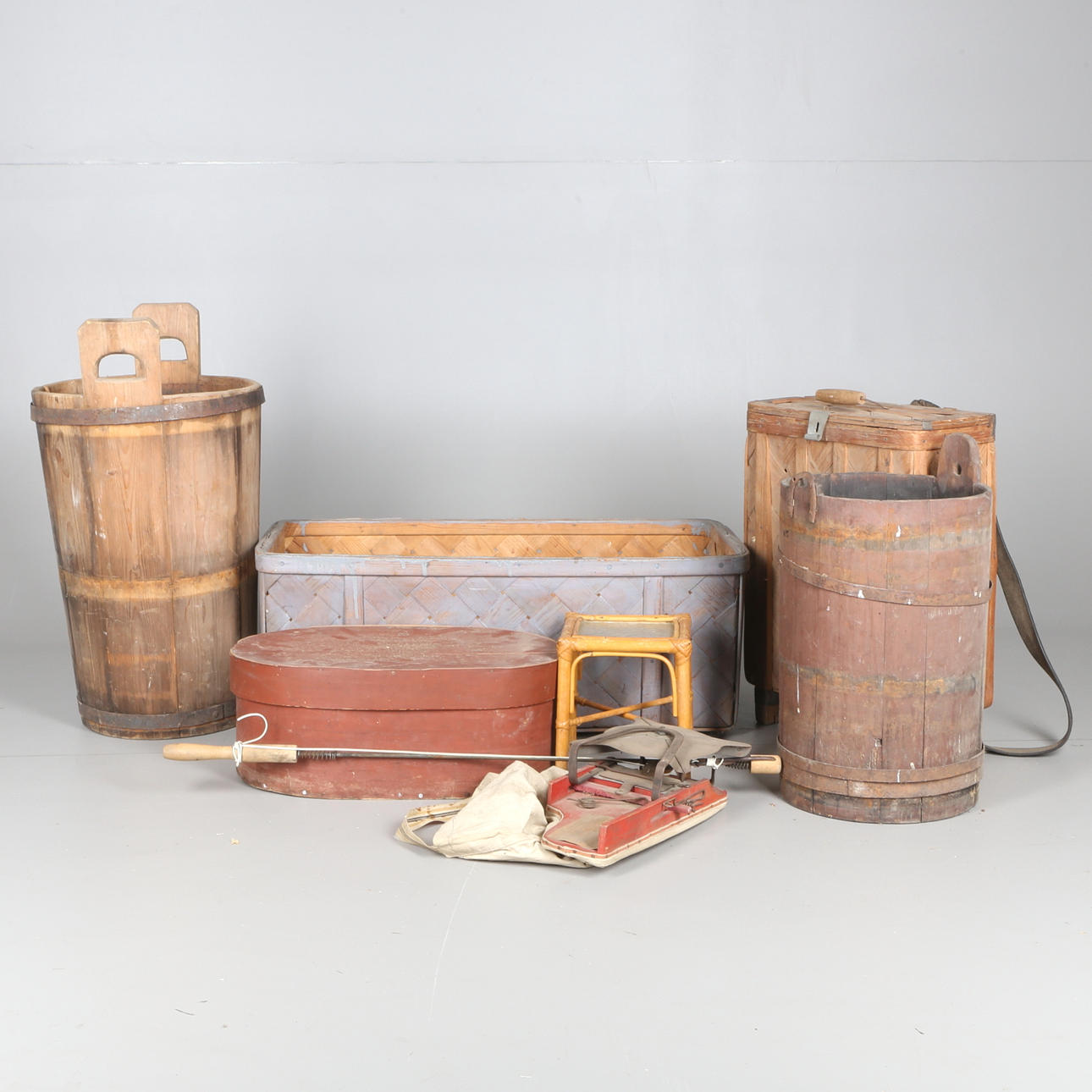 DIVERSE ALLMOGEFÖREMÅL, 7 delar, 18/1900-tal.