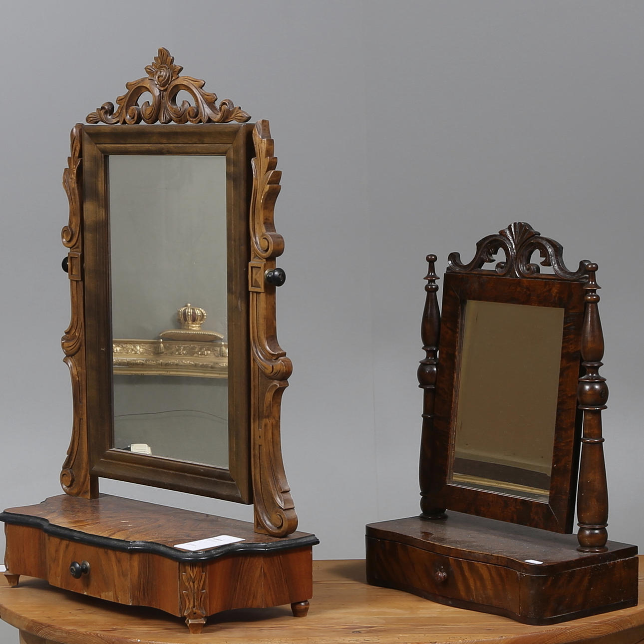 PIGTITTARE, 2 st, sent 1800-tal.