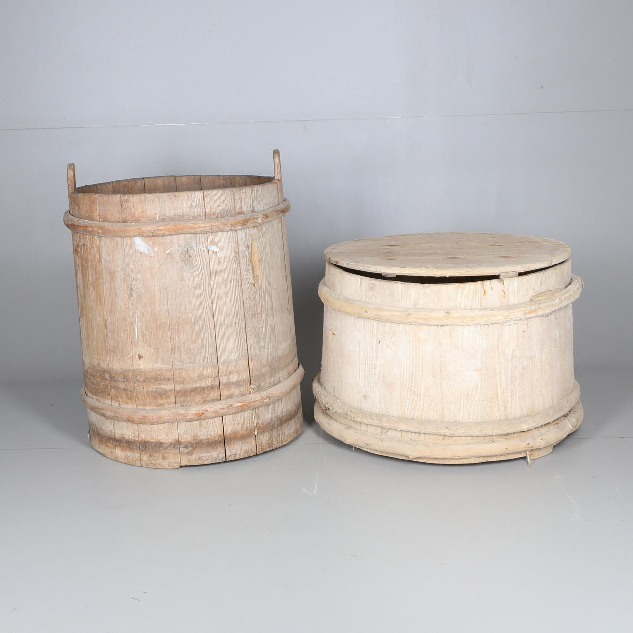 TRÄKAR, 2 st, 1800-tal.